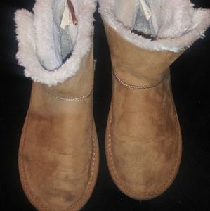 Youth Girl's size 4 suede flat boots
